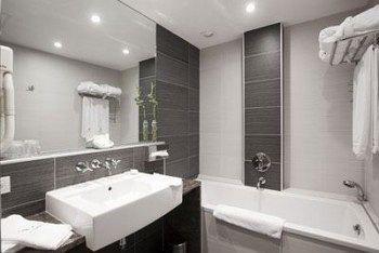 Le Jules Verne Hotel 4*